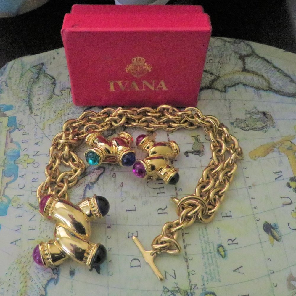 ❤️IVANA TRUMP Pendant Necklace / Clip Earring Cabachon Gripoix Set